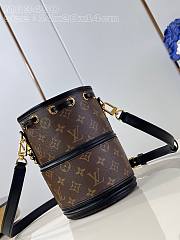 Louis Vuitton LV Canoé Monogram Bag 14 x 20.5 x 14 cm - 5