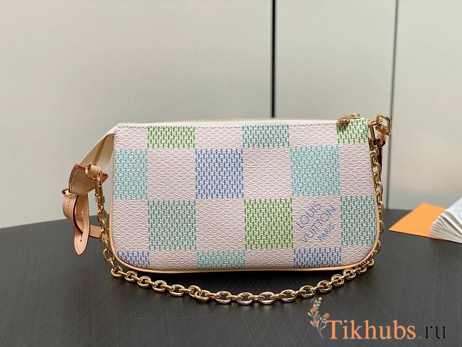 Louis Vuitton LV Pochette Accessoires Pistachio 23.5 x 13.5 x 4 cm - 1