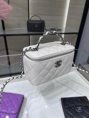 Chanel Top Handle Vanity Case White Bag 17x9.5x8cm - 5