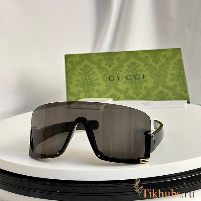 Gucci Mask Style Sunglasses in Black - 1