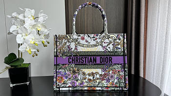 Dior Medium Book Tote Ecru Multicolor Dior 4 Saisons 36 x 27.5 x 16.5 cm