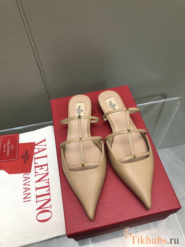 Valentino Garavani Smooth Leather Rockstud Beige Wispy Mules - 1