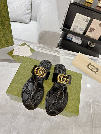 Gucci Black Slide Sandal 01
