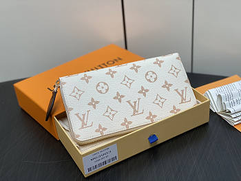 Louis Vuitton LV Zippy Wallet Monogram Dune 19.5 x 10.5 x 2.5cm