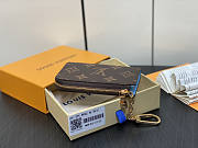 Louis Vuitton LV Noa Key Holder Monogram Blue 11 x 7 x 1.5 cm - 4