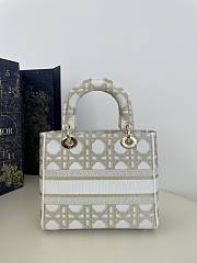 Dior Medium Lady D-Lite Bag White Gold Macrocannage 24 x 20 x 11 cm - 3