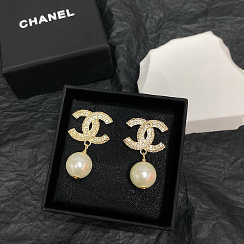 Chanel Earrings With Pearl And Crystal