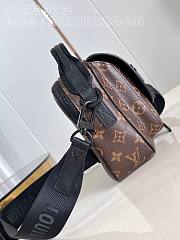 Louis Vuitton LV Quest Messenger Monogram 18 x 18 x 10 cm - 4