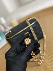 Chanel Vanity With Heart Chain Black Caviar 17cm - 6