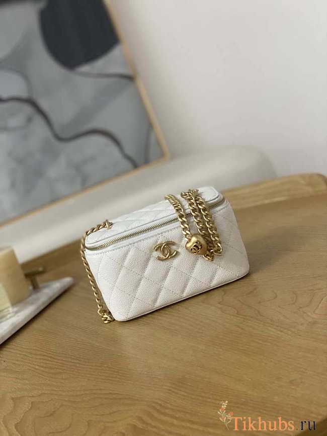 Chanel Vanity With Heart Chain White Caviar 17cm - 1