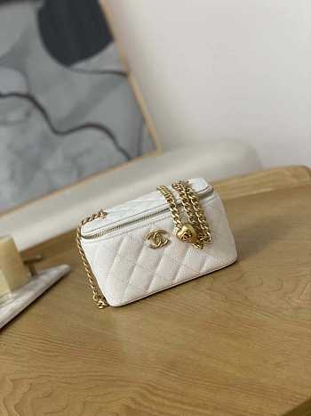 Chanel Vanity With Heart Chain White Caviar 17cm