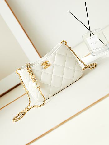 Chanel 24S Hobo White Bag 13x18x7cm