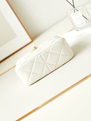 Chanel 24S Hobo White Bag 13x18x7cm - 5