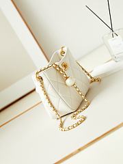 Chanel 24S Hobo White Bag 13x18x7cm - 3