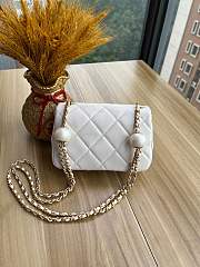 Chanel 24s Mini Flap Bag White Lambskin 17x11.5x5cm - 4