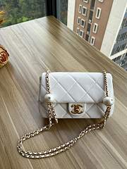 Chanel 24s Small Flap Bag White Lambskin 20.5x13x6.5cm - 1
