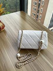 Chanel 24s Small Flap Bag White Lambskin 20.5x13x6.5cm - 2