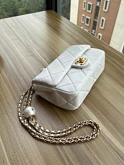 Chanel 24s Small Flap Bag White Lambskin 20.5x13x6.5cm - 3