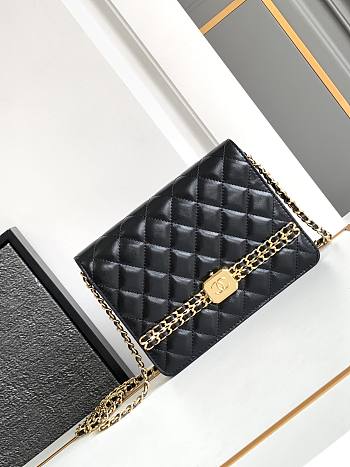 Chanel Flap Bag Black Lambskin Gold 18.5x14.5cm
