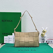 Bottega Veneta Cassette Intreccio Beige Leather Pouch New 22.5x13.5x4.5cm - 1