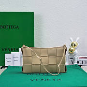 Bottega Veneta Cassette Intreccio Beige Leather Pouch New 22.5x13.5x4.5cm - 4