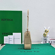 Bottega Veneta Cassette Intreccio Beige Leather Pouch New 22.5x13.5x4.5cm - 6