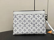 Louis Vuitton LV Pochette To-Go White 30x21.5x2cm - 3