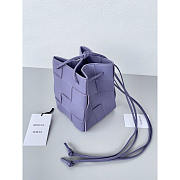 Bottega Veneta Cassette Cross-Body Bucket Bag Purple 19x14x13cm - 1