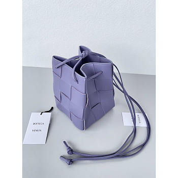 Bottega Veneta Cassette Cross-Body Bucket Bag Purple 19x14x13cm