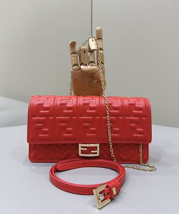 Fendi Baguette Bag Red Chain 21x5x11.5cm