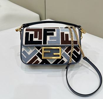 Fendi Baguette Embroidered Shoulder Bag Multicolor 19.5x5x11cm