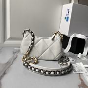 Chanel 19 Clutch White Gold Lambskin 20x13x4.5cm - 5