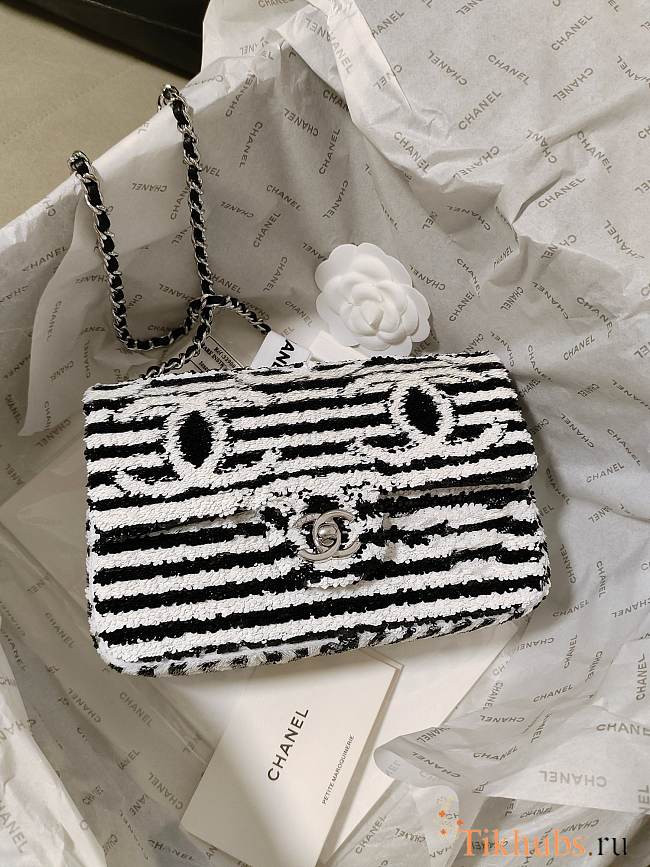 Chanel Small Flap Bag Sequins 13x21x8cm - 1