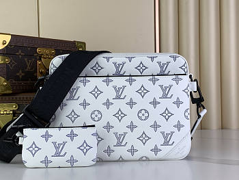 Louis Vuitton LV Trio Messenger G65 White 25 x 18.5 x 7 cm