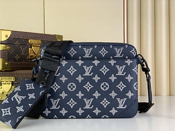 Louis Vuitton LV Trio Messenger G65 Navy Blue 25 x 18.5 x 7 cm