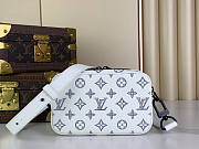 Louis Vuitton LV Alpha G65 White 11 x 18.5 x 6.5 cm - 2