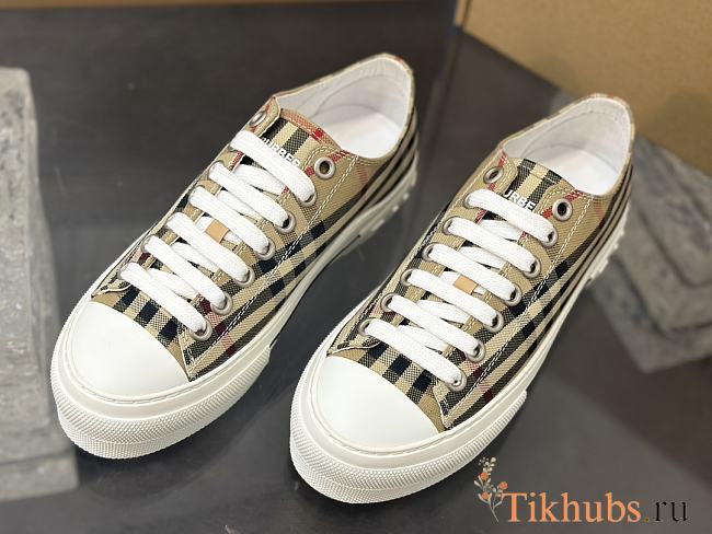 Burberry Sneaker  - 1