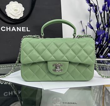 Chanel Top Handle Green Silver Lambskin 20x14x7cm
