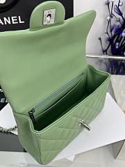 Chanel Top Handle Green Silver Lambskin 20x14x7cm - 4