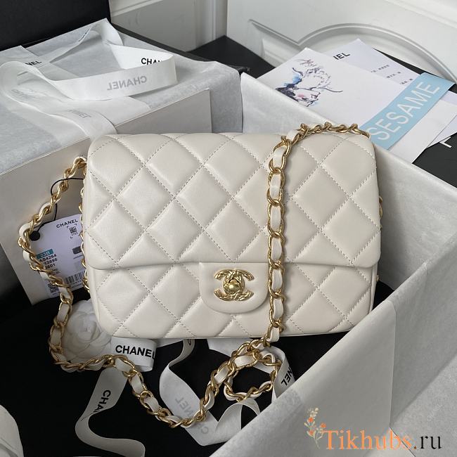 Chanel 23B Flap Bag White Gold Lambskin 23x16x10cm - 1