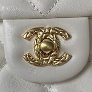 Chanel 23B Flap Bag White Gold Lambskin 23x16x10cm - 2