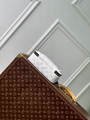 Louis Vuitton LV Alpha Messenger Taigarama White 24 x 16 x 8 cm - 2