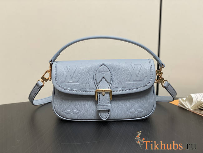 Louis Vuitton LV Nano Diane Blue 19 x 10.5 x 6 cm - 1