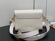 Louis Vuitton LV Twist MM White Epi Smooth 23 x 17 x 9.5 cm - 4