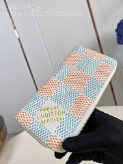 Louis Vuitton LV Zippy Vertical Wallet White 10 x 20 x 2 cm - 4