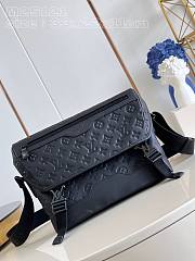 Louis Vuitton LV Messenger Voyager PM G65 Black 33 x 22.5 x 11 cm - 1