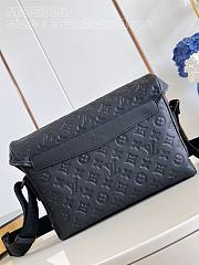 Louis Vuitton LV Messenger Voyager PM G65 Black 33 x 22.5 x 11 cm - 4