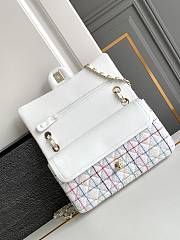 Chanel Medium Flap Bag White Tweed 25cm - 4