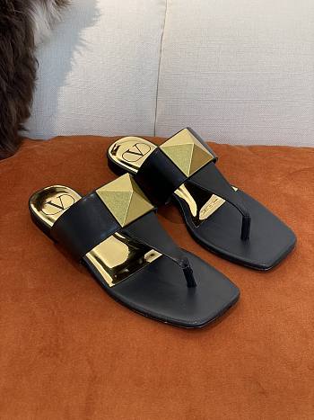 Valentino Garavani Rockstud Flat Sandals Black 