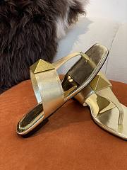 Valentino Garavani Rockstud Flat Sandals Gold - 3